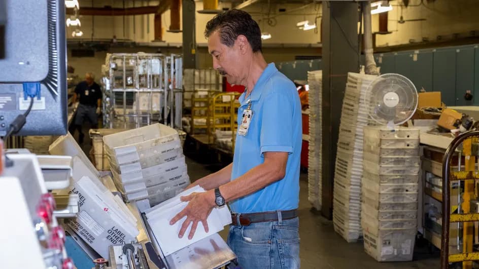 U.S. Postal Service and Major Union Finalize a New Three-Year Labor Contract