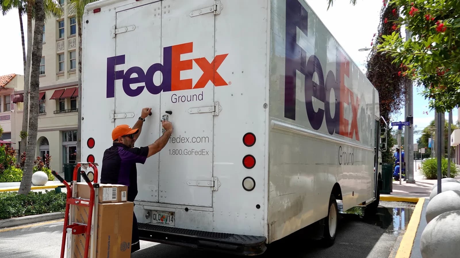 FedEx to Implement 5.9% Pricing Increase and Boost Surcharges Across US Services in 2026