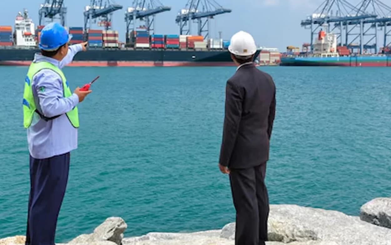 A Deep Dive Into General Cargo Ships and Their Role in Logistics