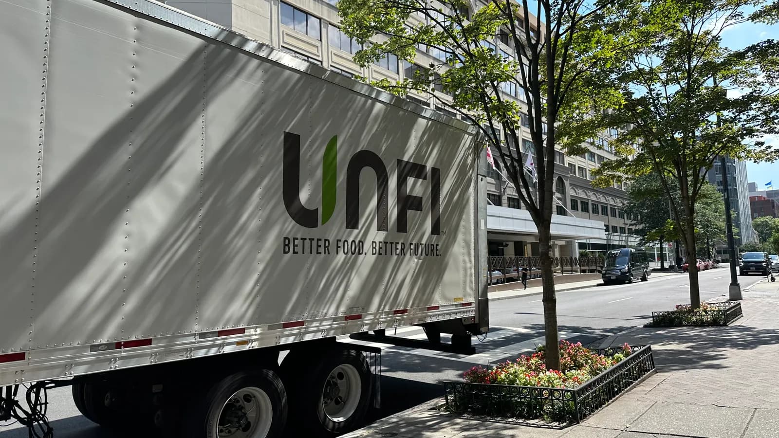 UNFI Enhances Distribution Efficiency With Robotic Facility in Sarasota, Florida
