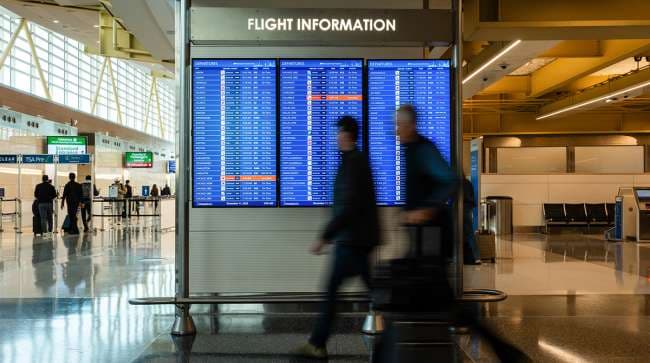 FAA Confirms Flight Reductions Will Stay at 6% as Air Traffic Controllers Resume Duty