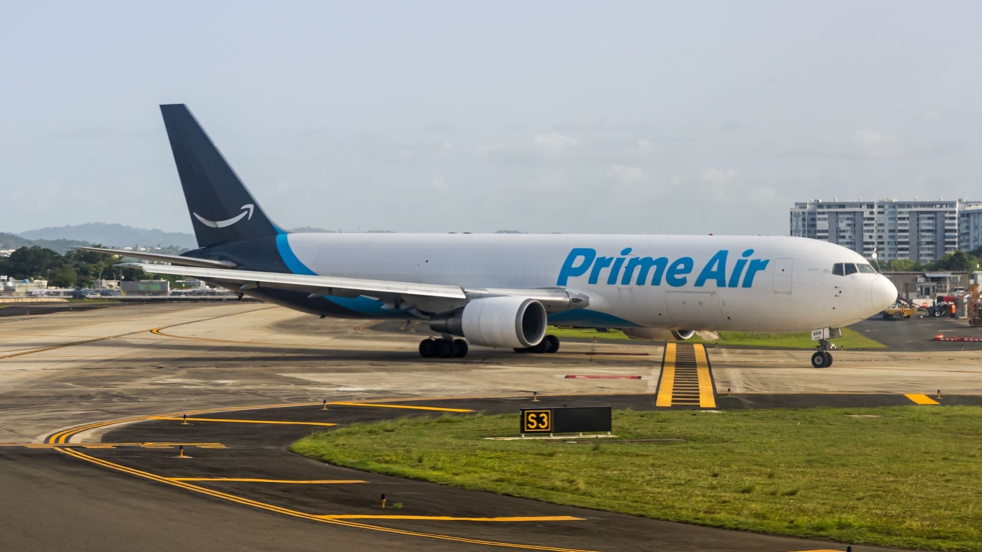 How Amazon Air Cargo's Money-Back Guarantee Elevates Air Freight Services and Logistics Solutions