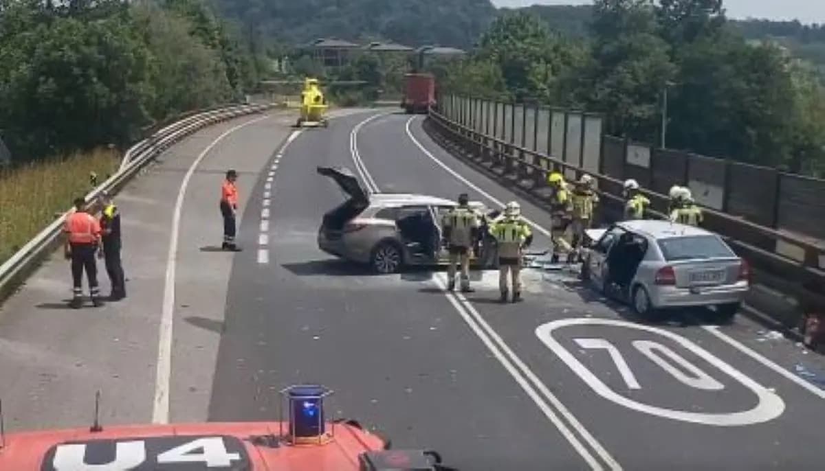 Serious Injuries and Traffic Disruptions Following N-634 Accident in Amorebieta