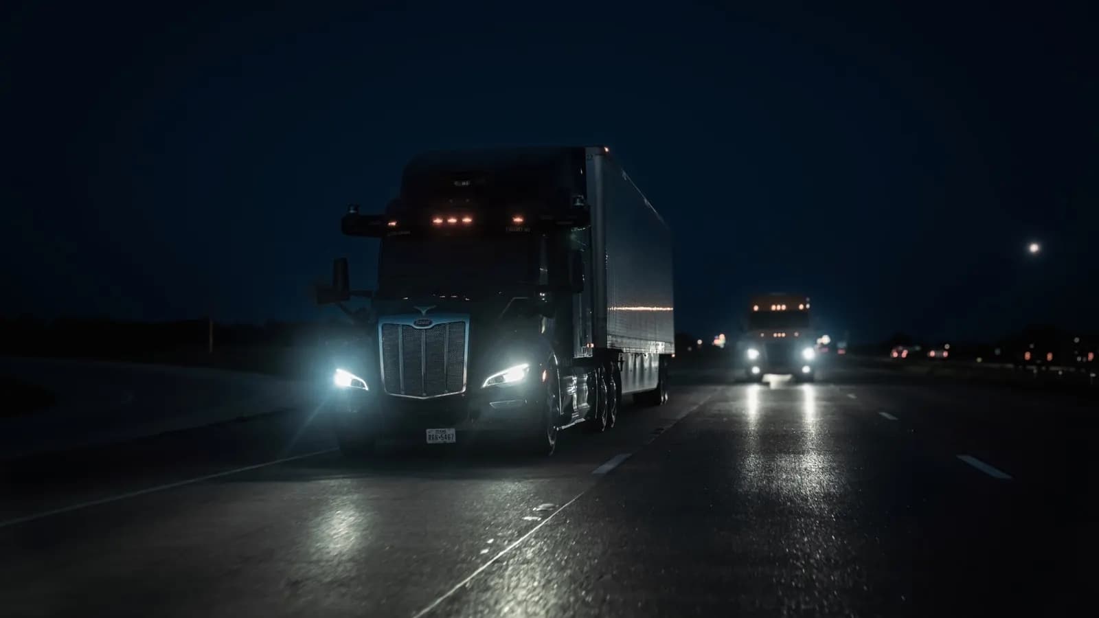 Aurora Expands Nighttime Driverless Operations to Enhance Freight Logistics
