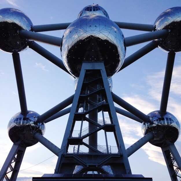 Blue Origin - How Jeff Bezos Built a Rival to SpaceX