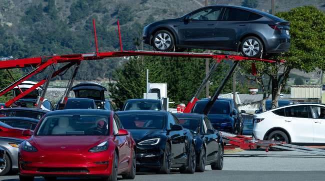 California’s DMV Plans to Pause Tesla Sales Amid Questions on Autopilot Claims