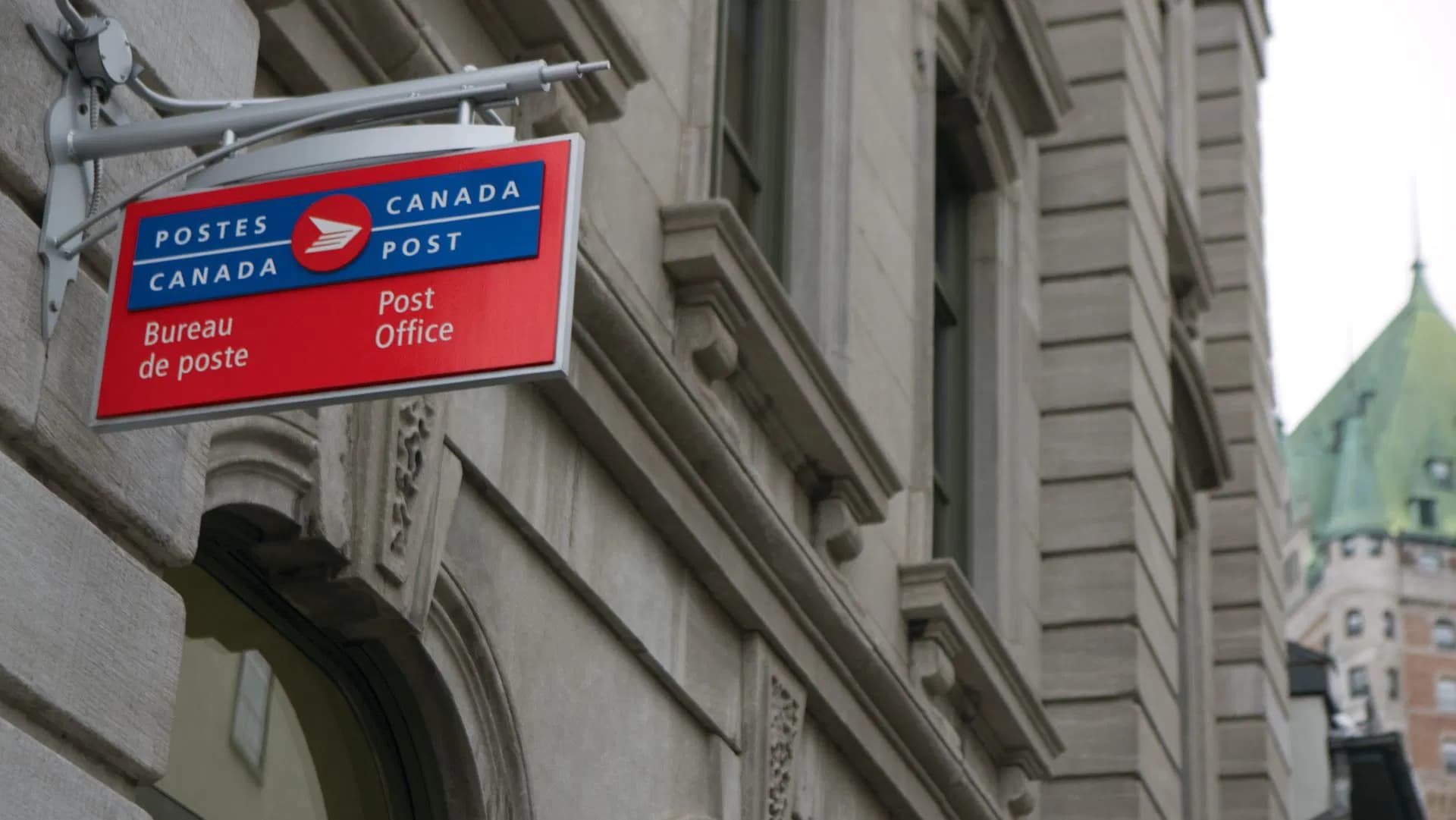 Canada Post Sidesteps Major Strike, Yet Faces Parcel Delivery Struggles