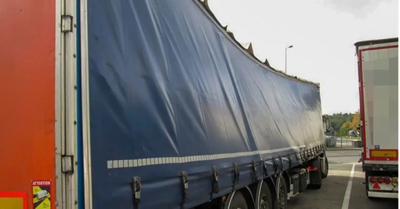 Understanding Penalties for Improperly Secured Cargo in European Trucks