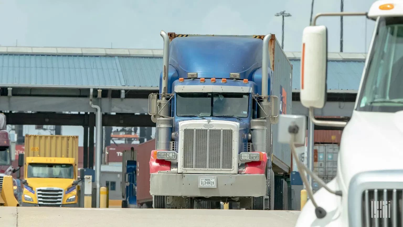 Trucking Industry Faces Record Exits Amid Freight Market Volatility