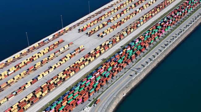 U.S. Import Container Volume Faces Significant Decline Amid Tariff Trends