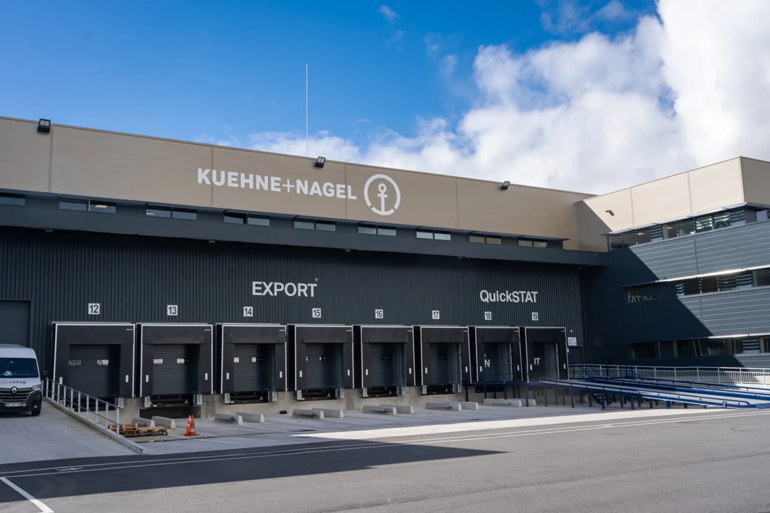 Enhancing Pharmaceutical Logistics through Innovative Temperature Control