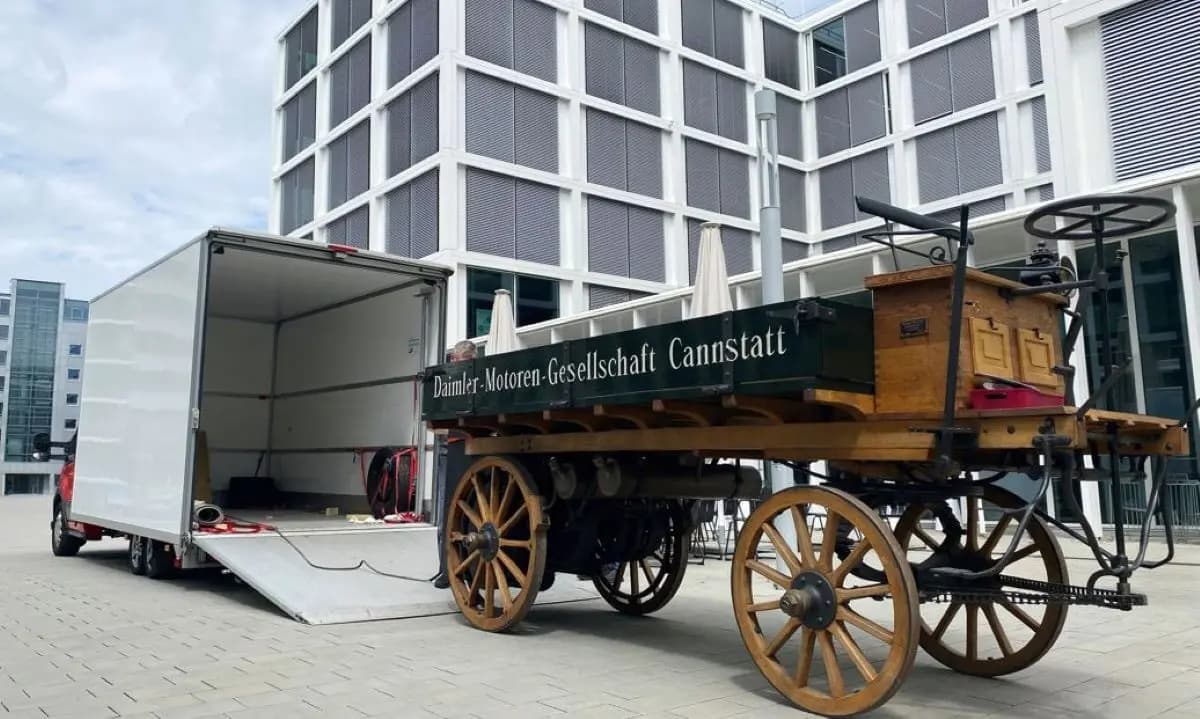 The Historic Restoration of the First Daimler Truck Replica: A New Journey Begins