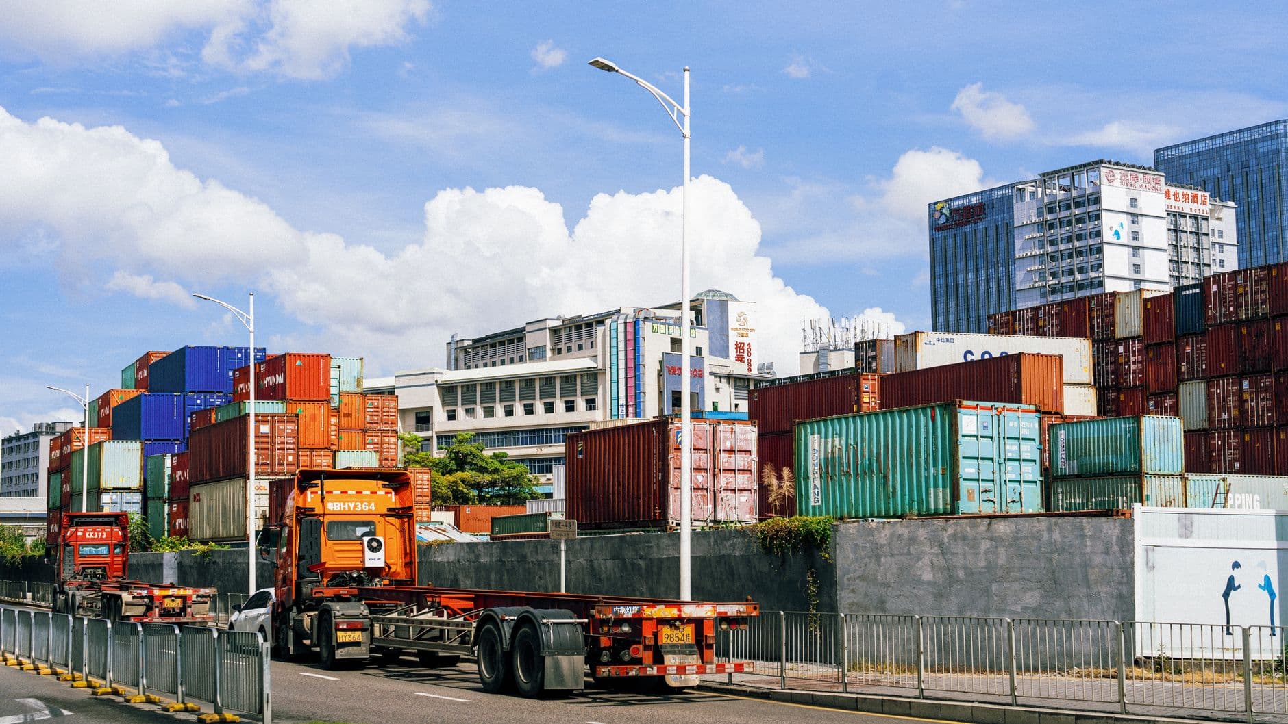 Drayage Explained: What It Costs, the Chassis Problem, and How to Cut Port Dwell (2026)