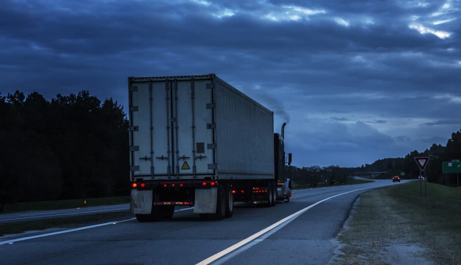EPA Moves to Repeal GHG Phase 3 Regulations, Supported by Trucking Associations