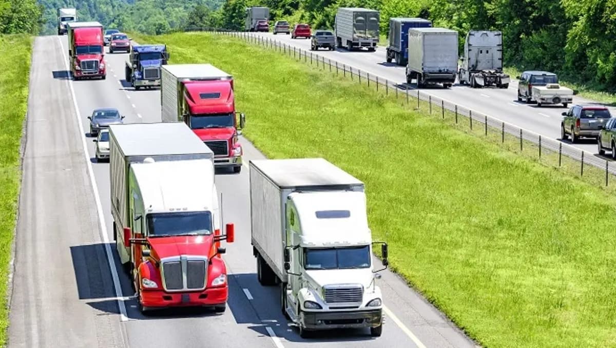 New Speed Regulations for Trucks in the U.S.: What It Means for Logistics