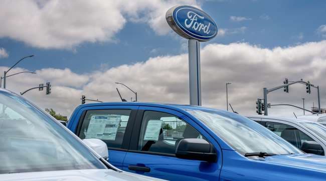 Heavy Truck Tariffs Propel Ford Stock to New Heights and Shift Market Dynamics