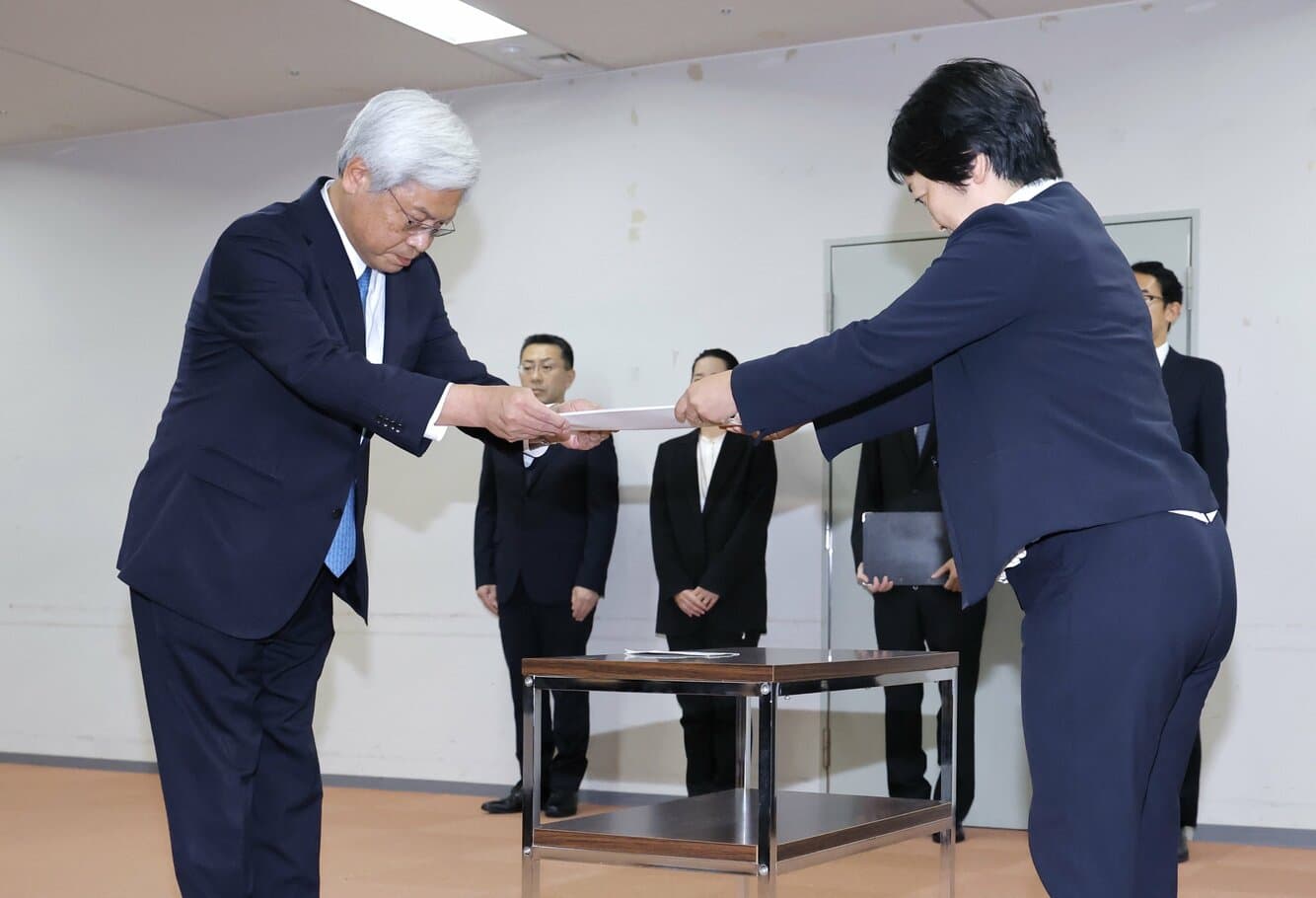 Japan Post's License Revocation: A Heavy Blow to Logistics