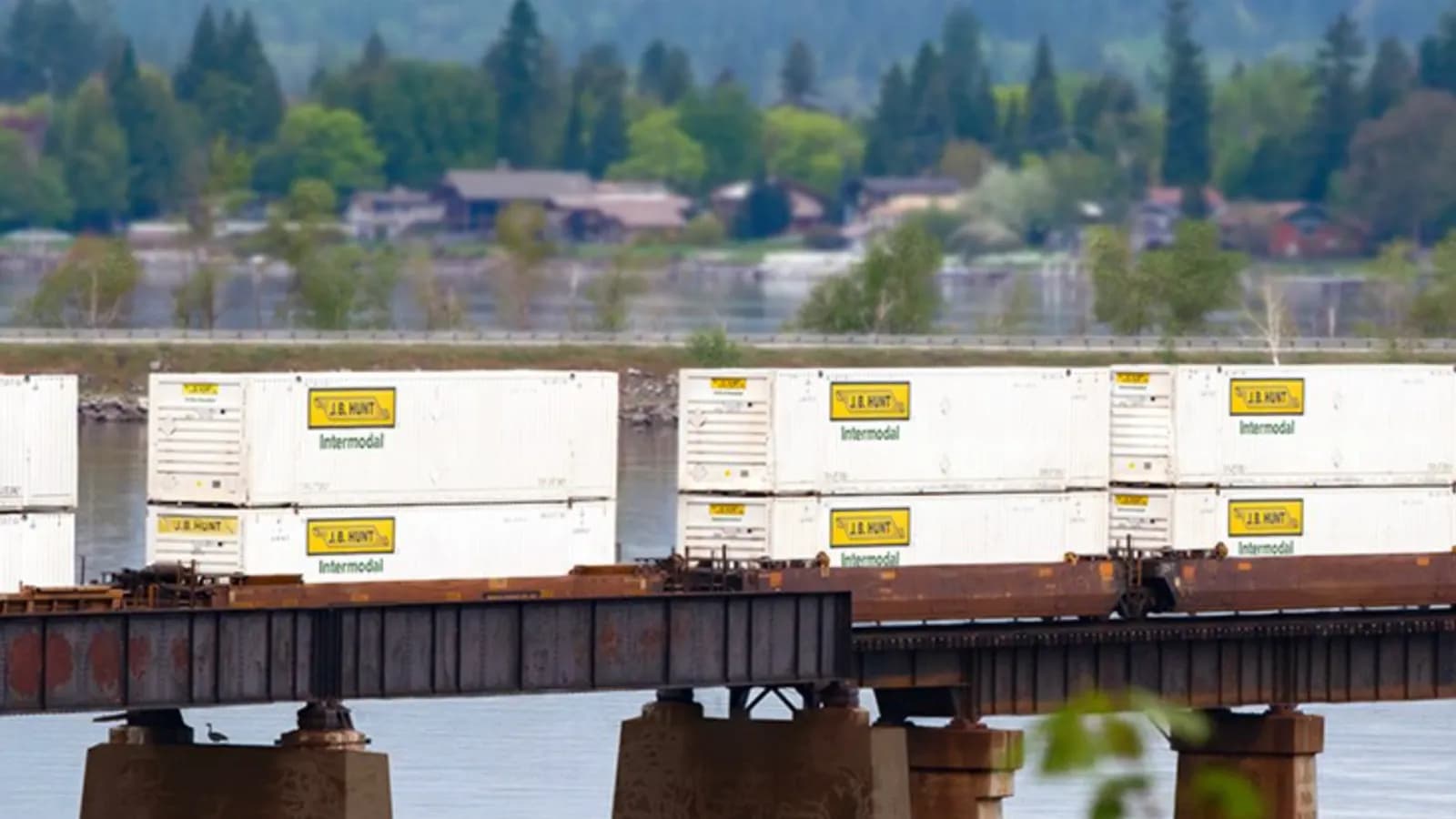 Intermodal margins climb 16% at J.B. Hunt even as Q4 revenue slips