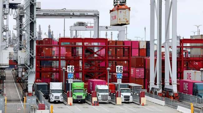 Stellenangebote am Hafen von Los Angeles brechen um fast die Hälfte ein