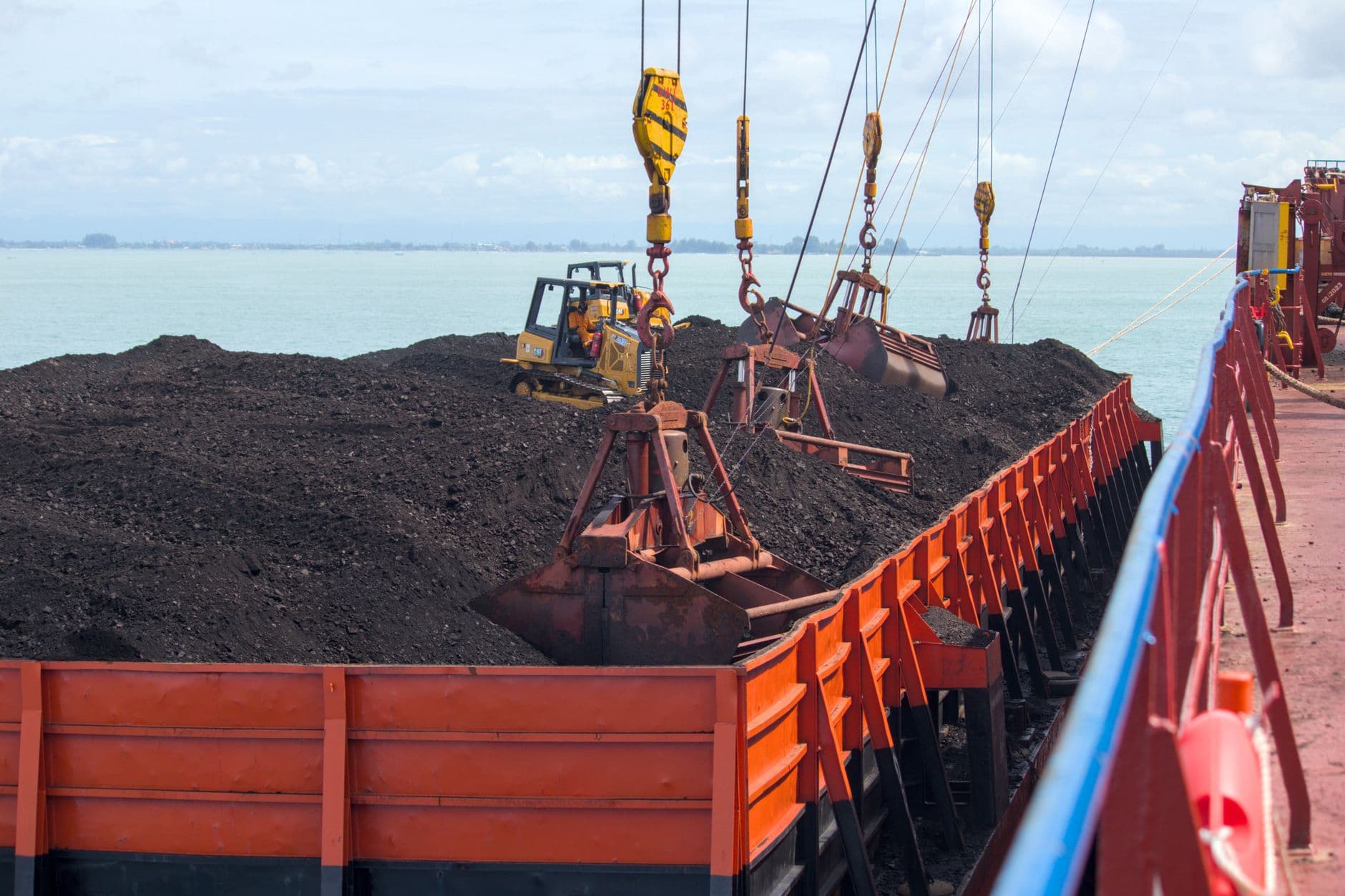 Largest Dry Bulk Shipping Companies 2026: Fleets Ranked by Deadweight