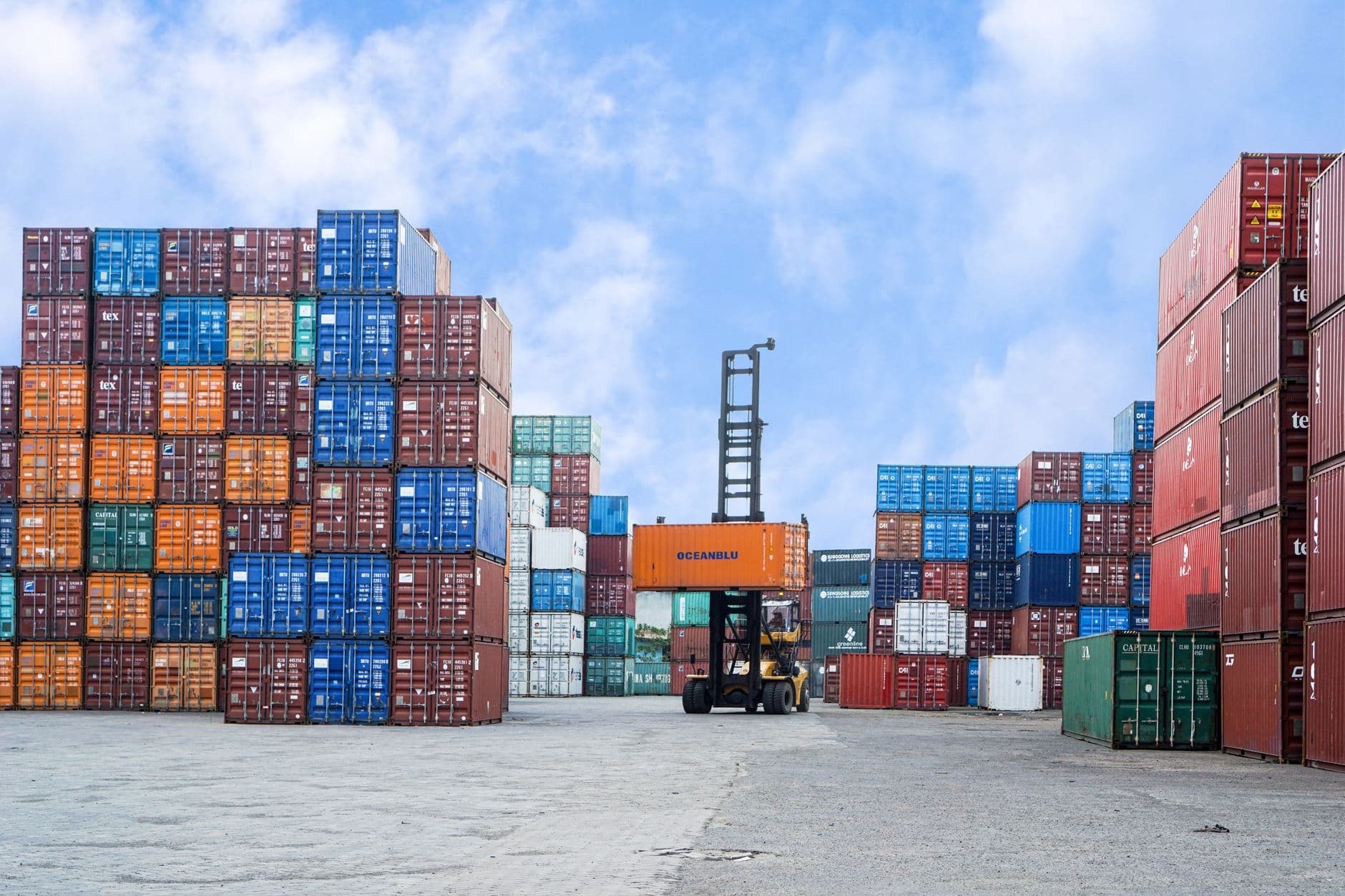 LCL Freight Consolidation 2026: When Splitting the FCL Beats Full Container