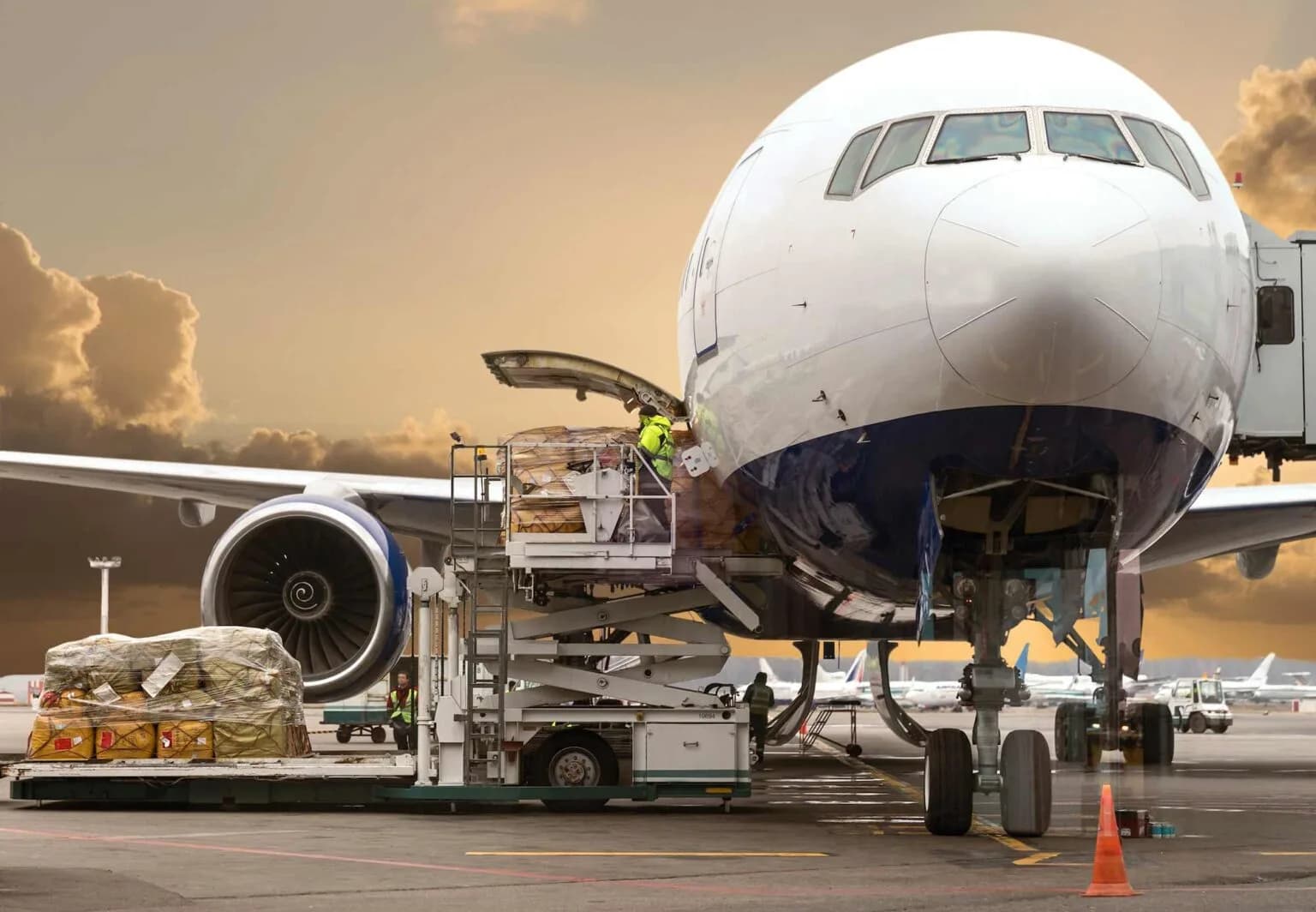 Navigating the Changing Tides of E-commerce and Its Impact on Global Shipping and Freight