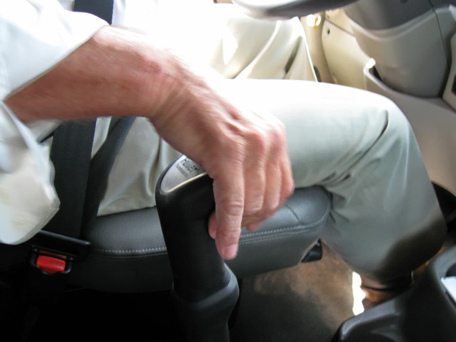 Manual vs Automated Truck Transmissions: Why Knowing Stick Shift Still Matters in Trucking