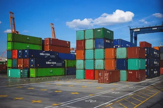 Ocean Freight Rates Experience Significant Decline in 2025 with Market Dynamics and Tariff Effects