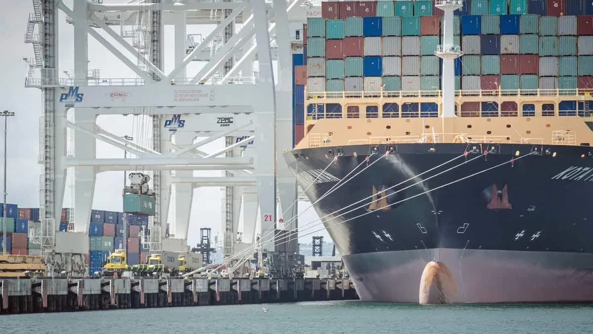 Navigace výzvami v oceánské nákladní přepravě při vyvažování kapacity a poptávky