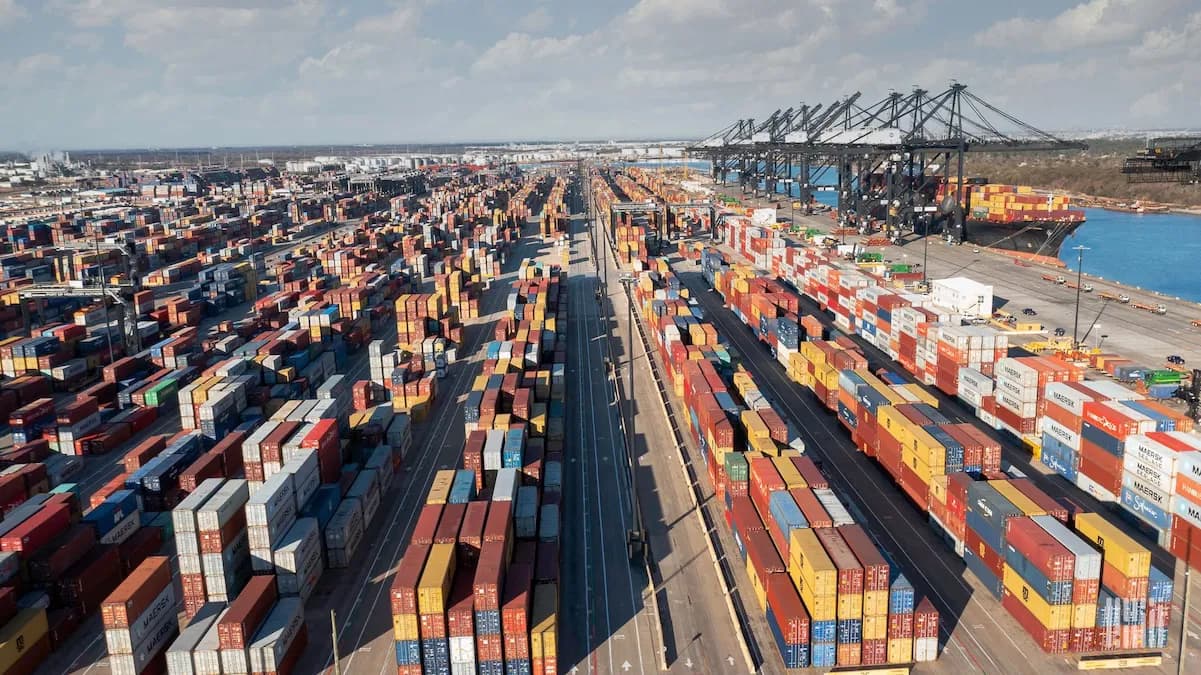 Trans-Pacific Shipping Rates Stabilize Amidst Uncertain Tariffs