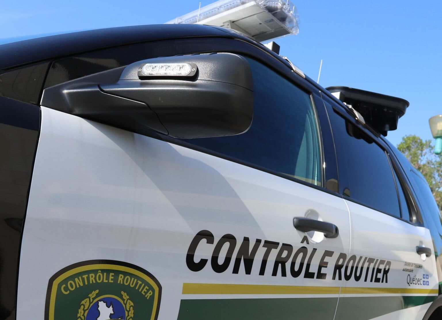 Quebec's Heavy Truck Enforcement Campaign Yields Thousands of Tickets in 2025-2026 Safety Drive