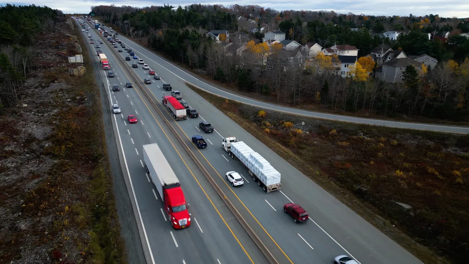 Anticipated Truckload Volume Trends: RXO Predicts Quiet Q4 2025 with 2026 Market Upswing