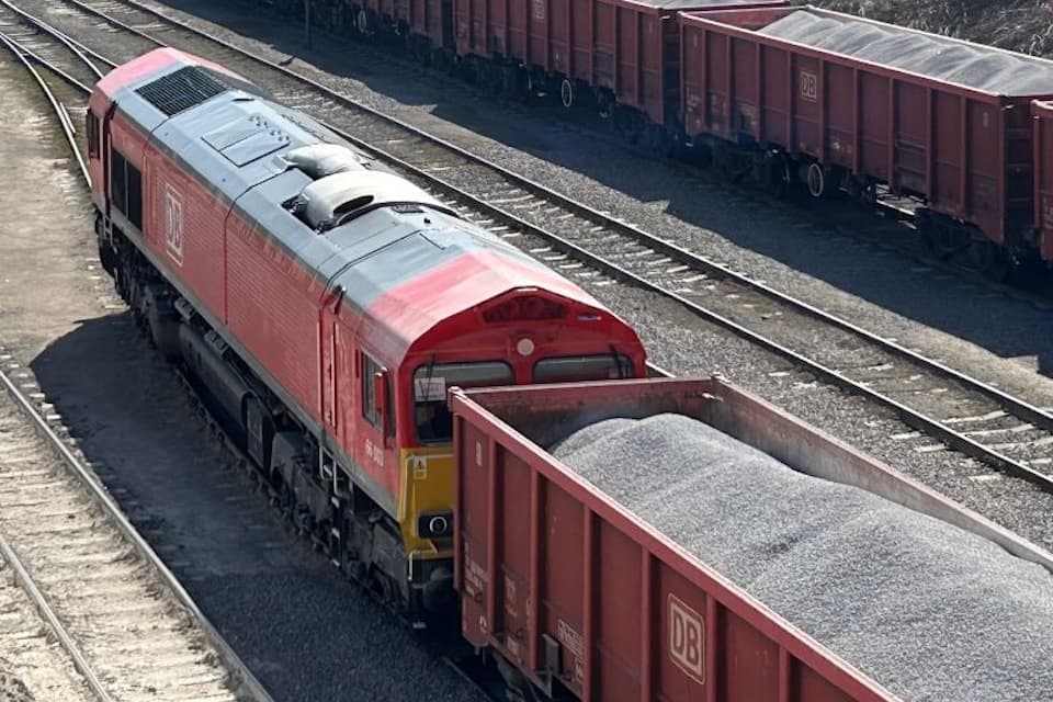 Collaborative Efforts Between RAIL, DB Cargo UK, and Cemex Enhance Transport Services