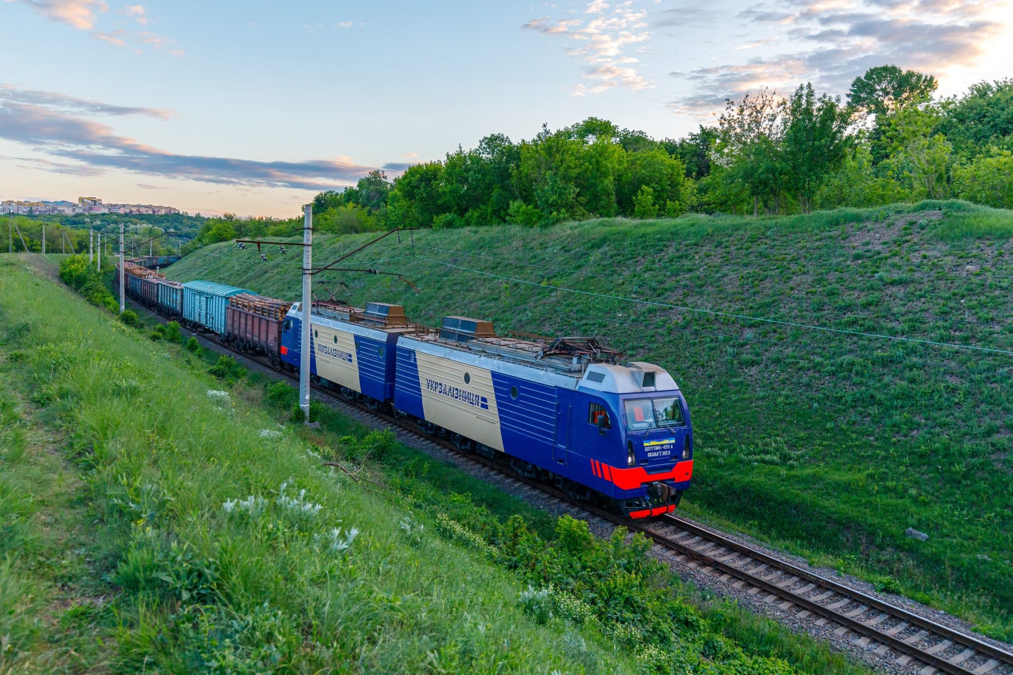 Ukrainian Railways Foresees Freight Volume Dip in 2025 and Looks to Expand Customer Base