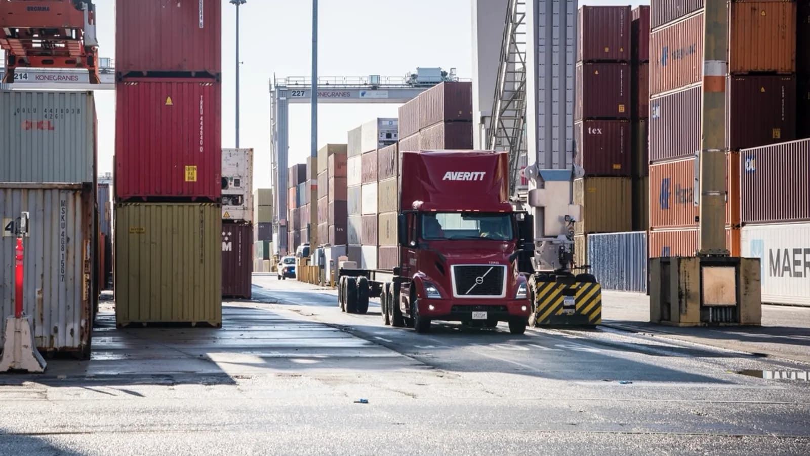How Modern Supply Chains Adapt to Tariffs and Shifting Trade Policies While Maintaining Efficiency and Resilience