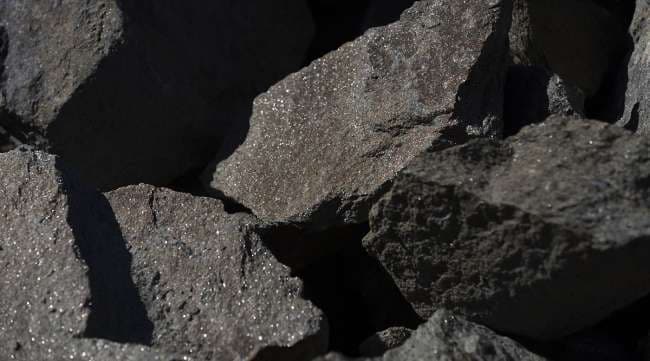 Major Tariffs on Chinese Graphite and Their Impact on Logistics
