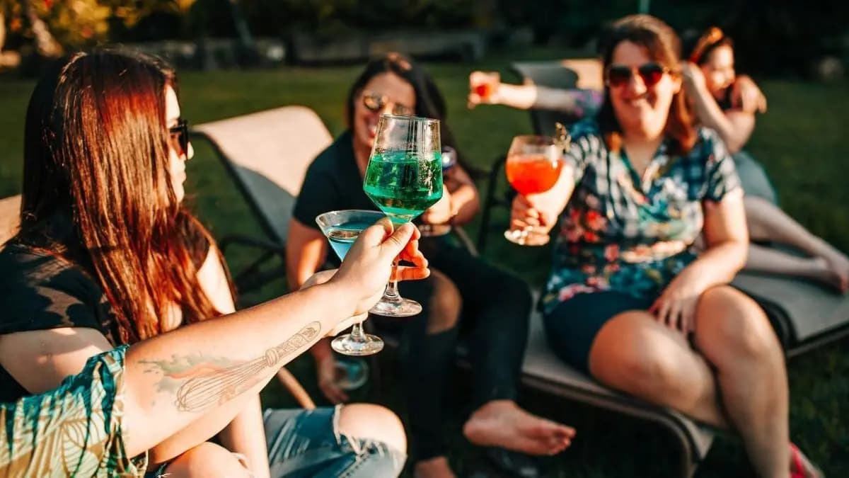 The Rise of Daytime Socializing: Exploring "Tardeo"