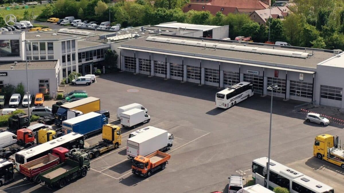 DHL Secures 30 Electric Heavy Goods Vehicles through Daimler and hylane for Sustainable Freight Operations