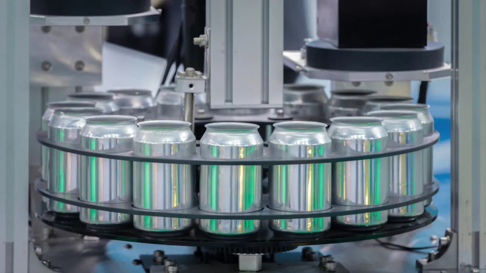OECD Highlights Tariff-Induced Manufacturing Surge in Early 2025 amid Rising Costs and Economic Slowdown