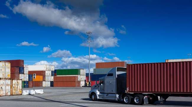 Unpacking the Effects of New Tariffs on the Trucking Sector and Logistics