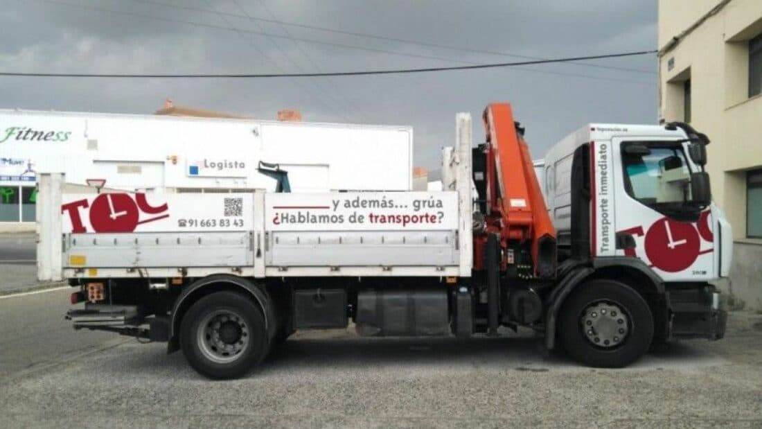 How Top Courier's New Crane Trucks Enhance Handling of Heavy and Special Cargo in Logistics