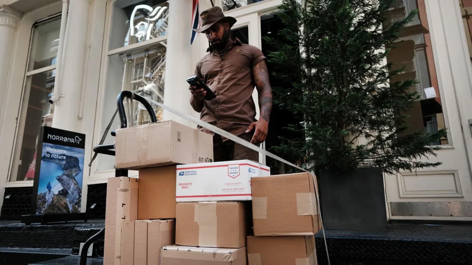UPS Mail Innovations Announces Extended Peak Season Surcharges for October Through January