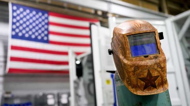 US Factory Sector Contracts for Sixth Consecutive Month Under Tariff-Driven Pressure
