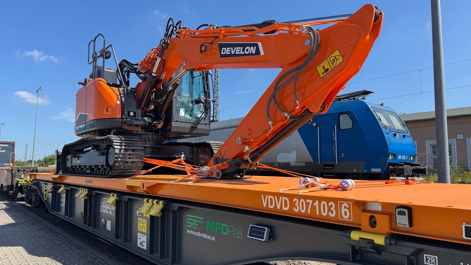 Van der Vlist Unveils New Intermodal Rail Service for Oversized Cargo Transportation