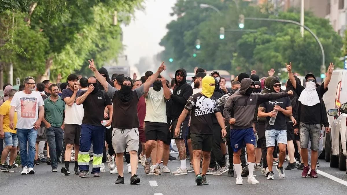 Workers Stand Firm in Cádiz's Metal Industry Amid Ongoing Strikes