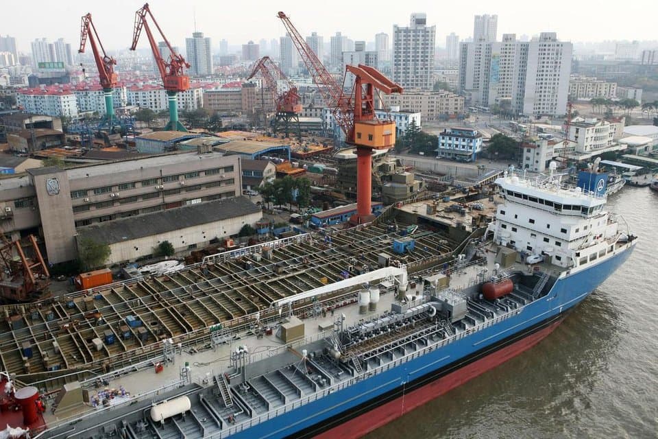 Yangzijiang Shipbuilding's Shares Experience Significant Surge Amid Record Earnings