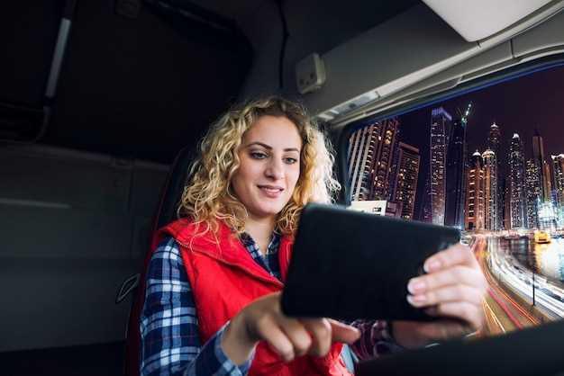 Hybrid model in practice: end-to-end workflow and data sharing