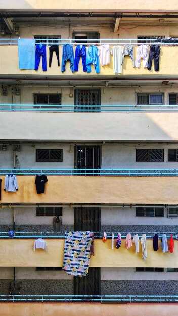 Weather-Driven Risk Signals and Immediate Mitigation Playbook for Cold, Rain, and Port Delays