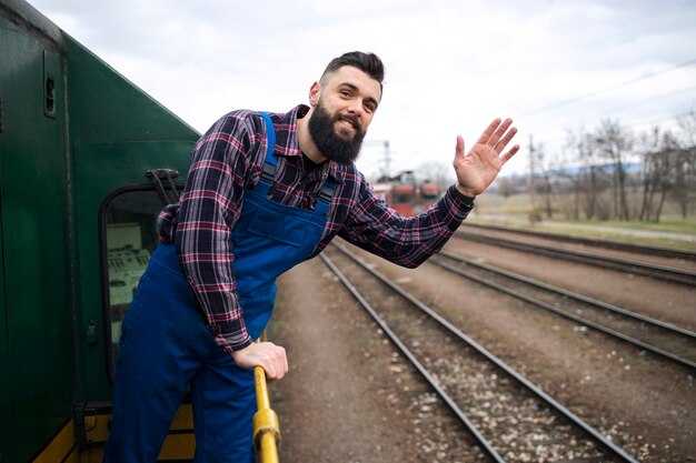 CP Rail Chief Hunter Harrison Reignites Rail Consolidation Debate Despite the End of CSX Talks