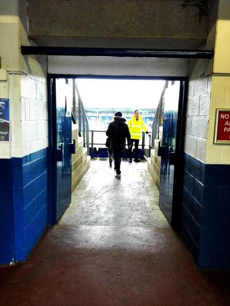 Foot Locker Blames Port Congestion for Nearly 24% Inventory Drop